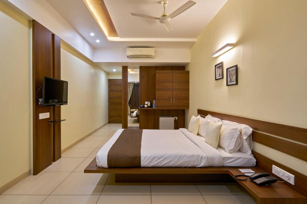 Hotel 3 Leaves Kolhapur Exterior foto